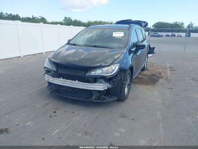 Chrysler Pacifica Touring-l