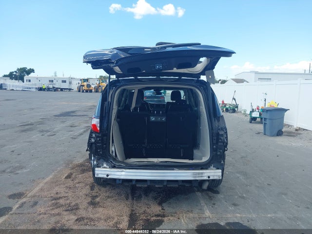 Chrysler Pacifica Touring-l