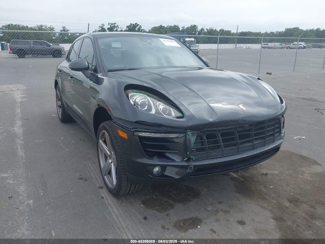 Salvage Porsche Macan Image