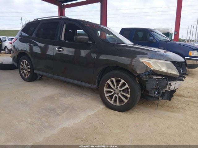 Salvage Nissan Pathfinder Image