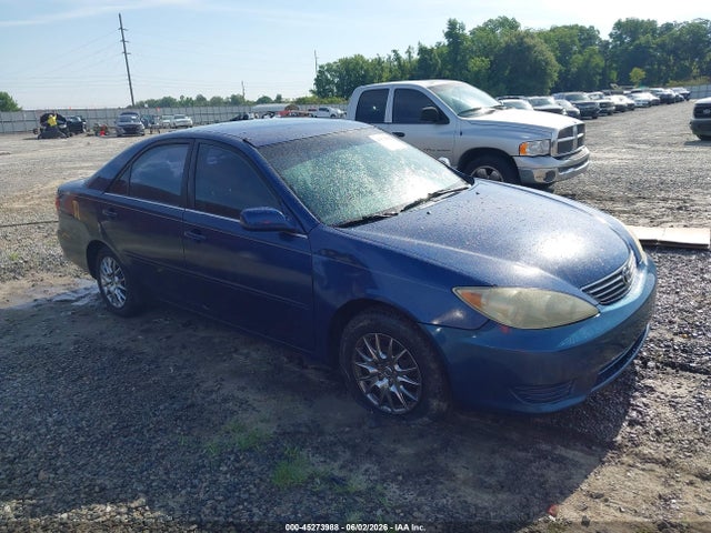 Salvage Toyota Camry Image