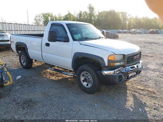 Salvage GMC Sierra 2500 Image