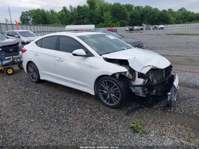 Salvage Hyundai ELANTRA Image