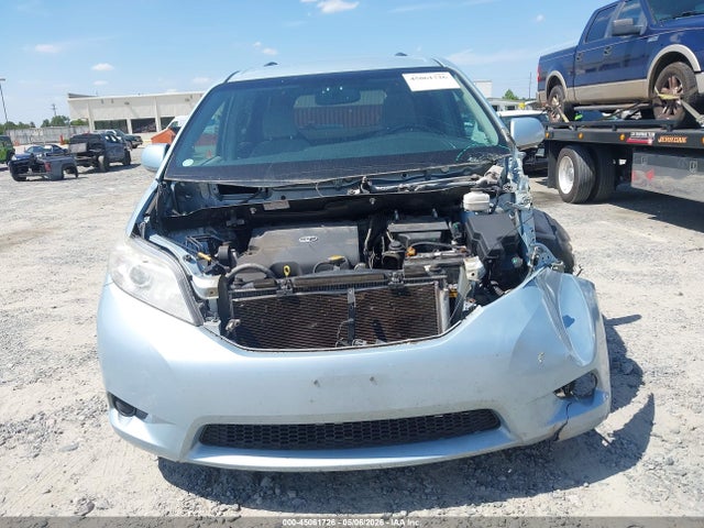Toyota Sienna Le 8 Passenger