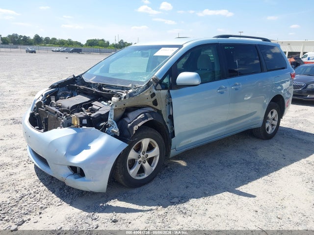 Toyota Sienna Le 8 Passenger