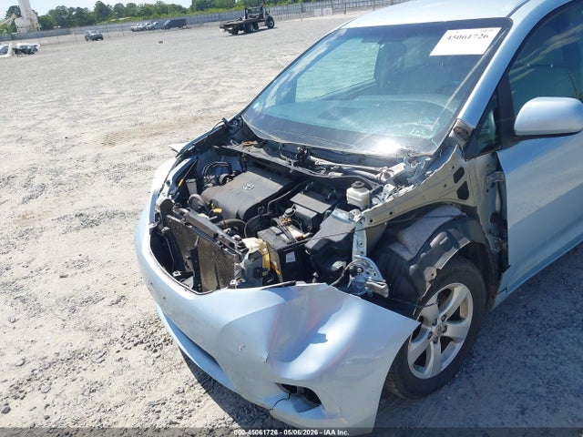 Toyota Sienna Le 8 Passenger