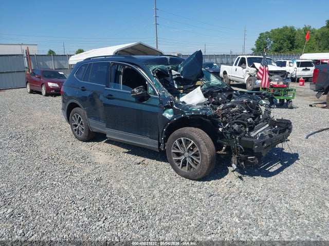Salvage Volkswagen Tiguan Image