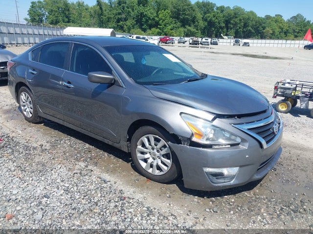 Salvage Nissan Altima Image