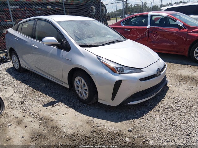 Salvage Toyota Prius Image