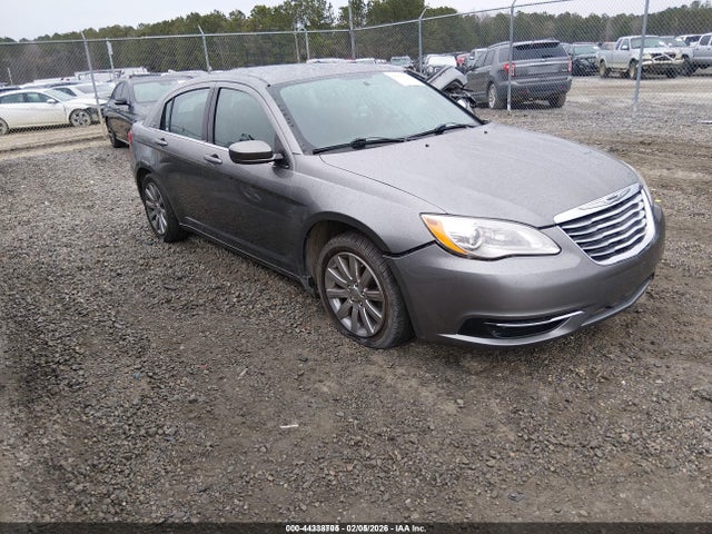 Salvage Chrysler 200 Image