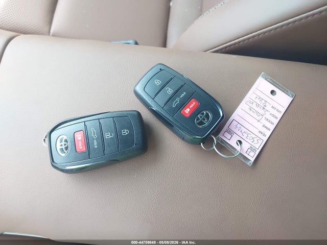 Toyota Crown Signia Xle