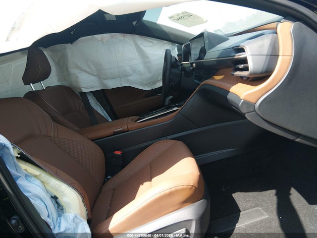 Toyota Crown Signia Xle