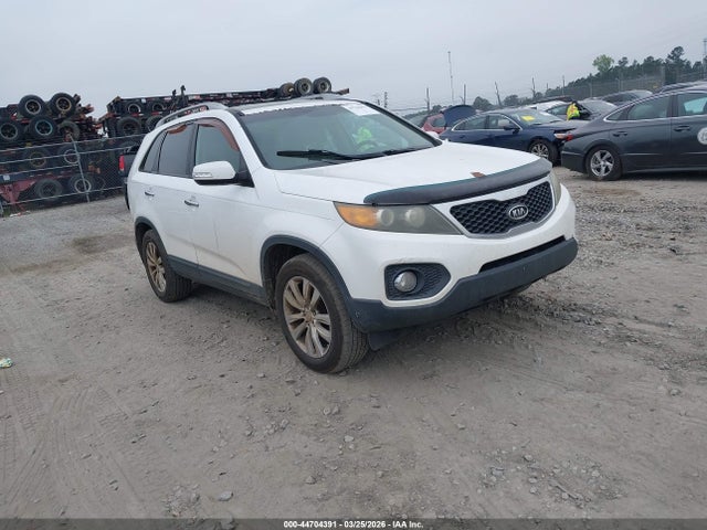 Salvage Kia Sorento Image
