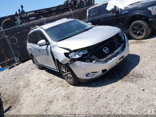 Salvage Nissan Pathfinder Image