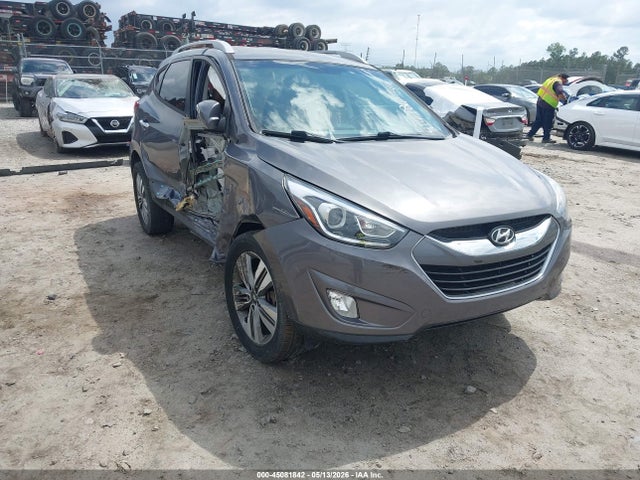 Salvage Hyundai TUCSON Image