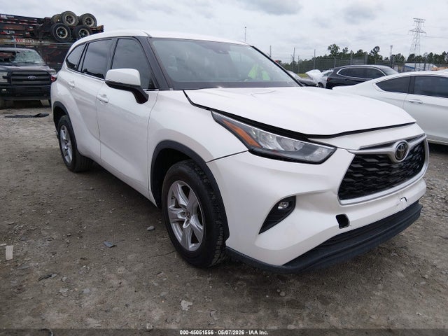 Salvage Toyota Highlander Image