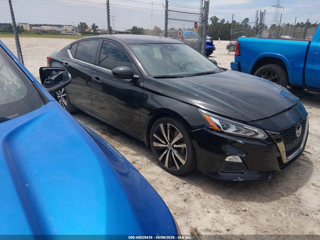 Salvage Nissan Altima Image