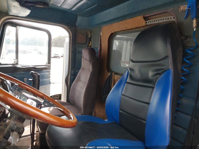 Peterbilt 377