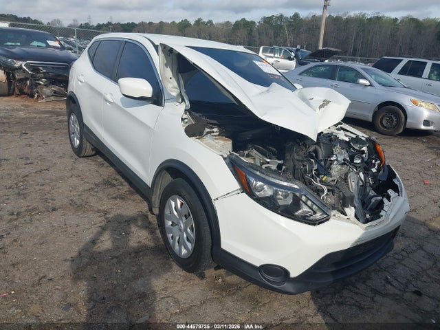Salvage Nissan Rogue Image