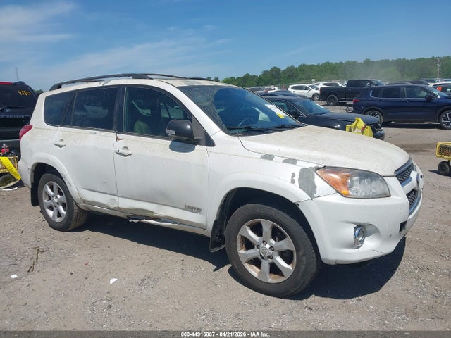Salvage Toyota RAV4 Image