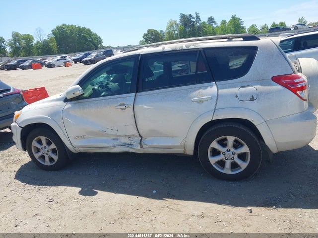 Toyota RAV4 Limited V6