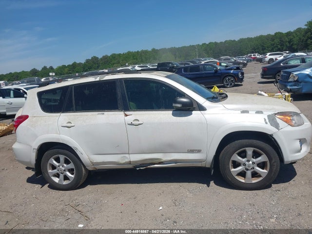 Toyota RAV4 Limited V6