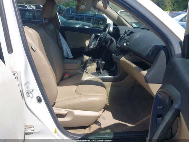 Toyota RAV4 Limited V6