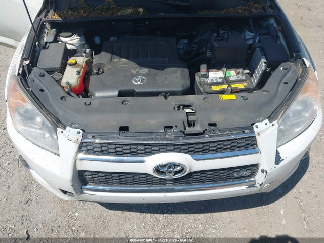 Toyota RAV4 Limited V6
