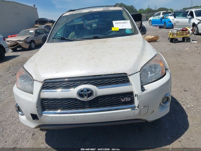 Toyota RAV4 Limited V6