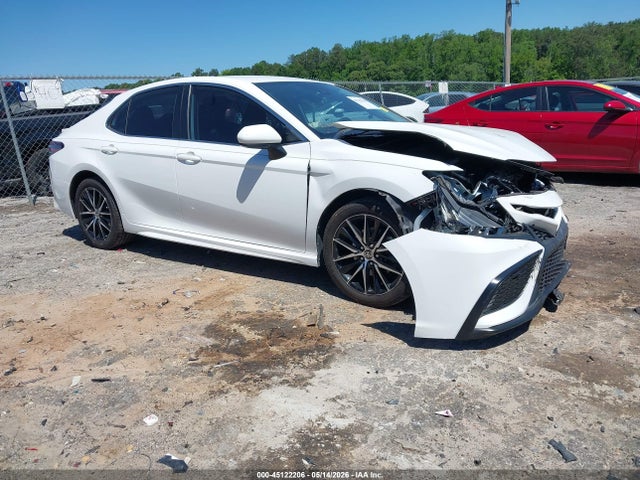 Salvage Toyota Camry Image