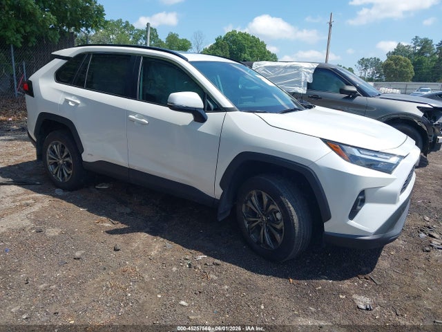 Salvage Toyota RAV4 Image