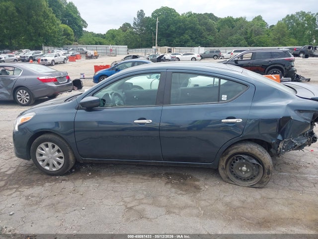 Nissan Versa
