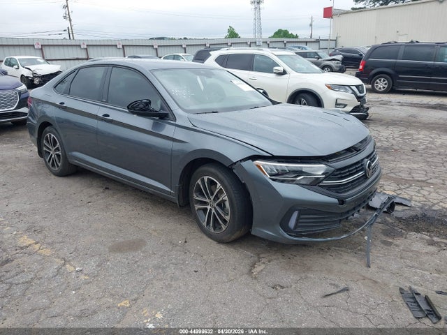 Salvage Volkswagen Jetta Image