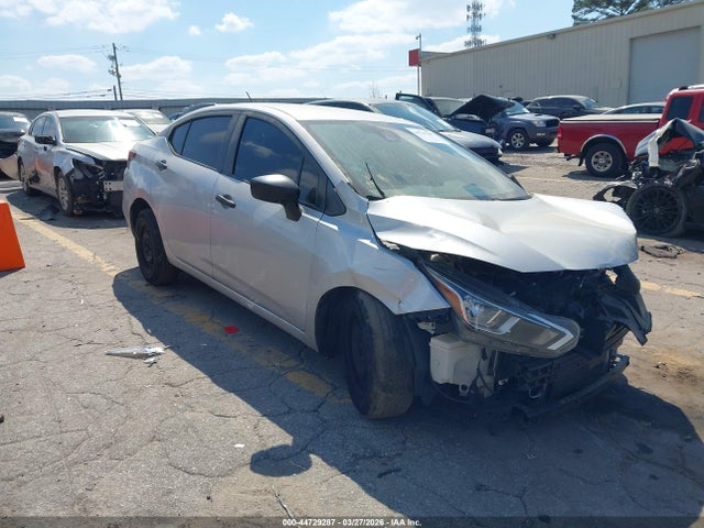 Salvage Nissan Versa Image