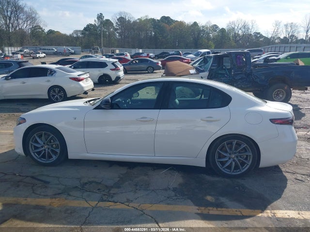 Alfa Romeo Giulia Ti Rwd
