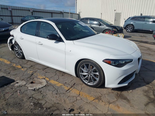 Salvage Alfa Romeo Giulia Image