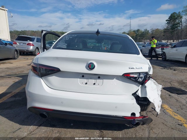 Alfa Romeo Giulia Ti Rwd