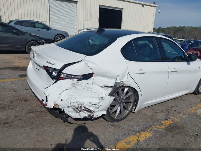 Alfa Romeo Giulia Ti Rwd
