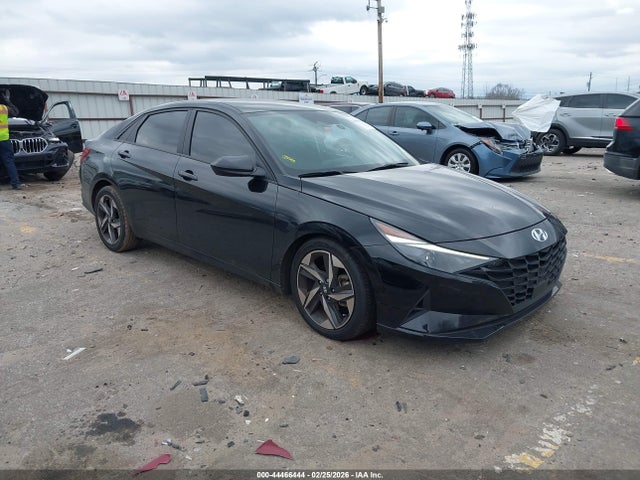 Salvage Hyundai ELANTRA Image