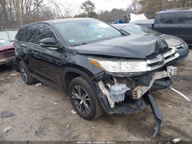 Salvage Toyota Highlander Image