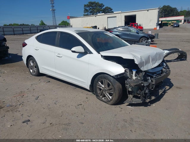 Salvage Hyundai ELANTRA Image