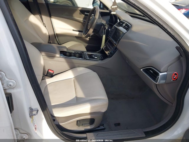 Jaguar XE 25t Premium