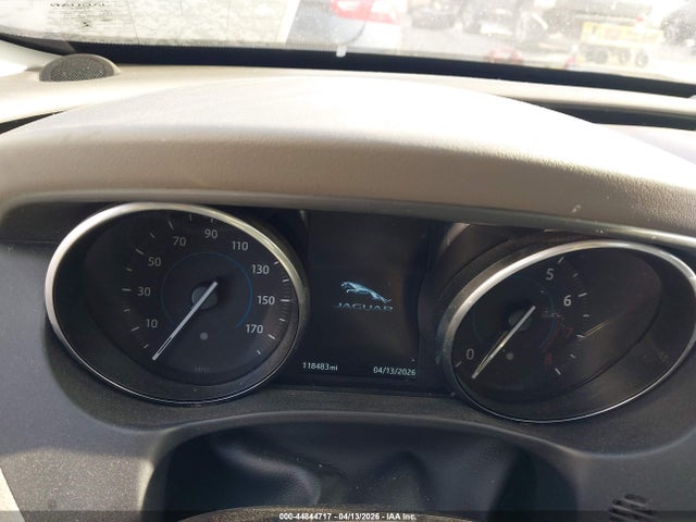 Jaguar XE 25t Premium
