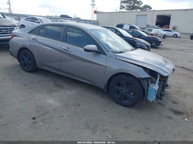 Salvage Hyundai ELANTRA Image