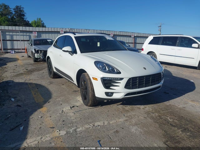 Salvage Porsche Macan Image