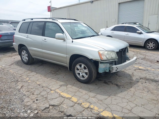 Salvage Toyota Highlander Image