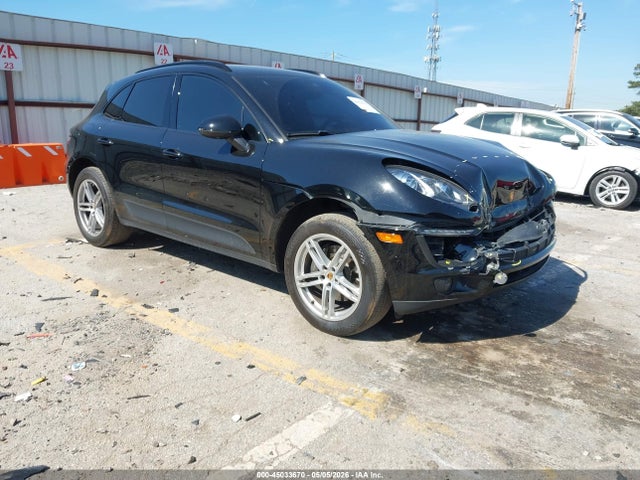 Salvage Porsche Macan Image