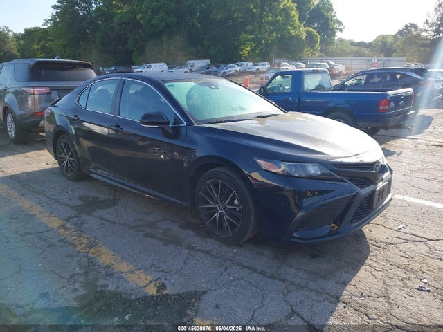 Salvage Toyota Camry Image