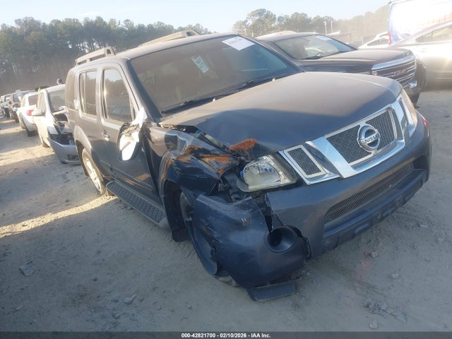 Salvage Nissan Pathfinder Image