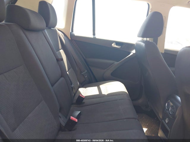 Volkswagen Tiguan S